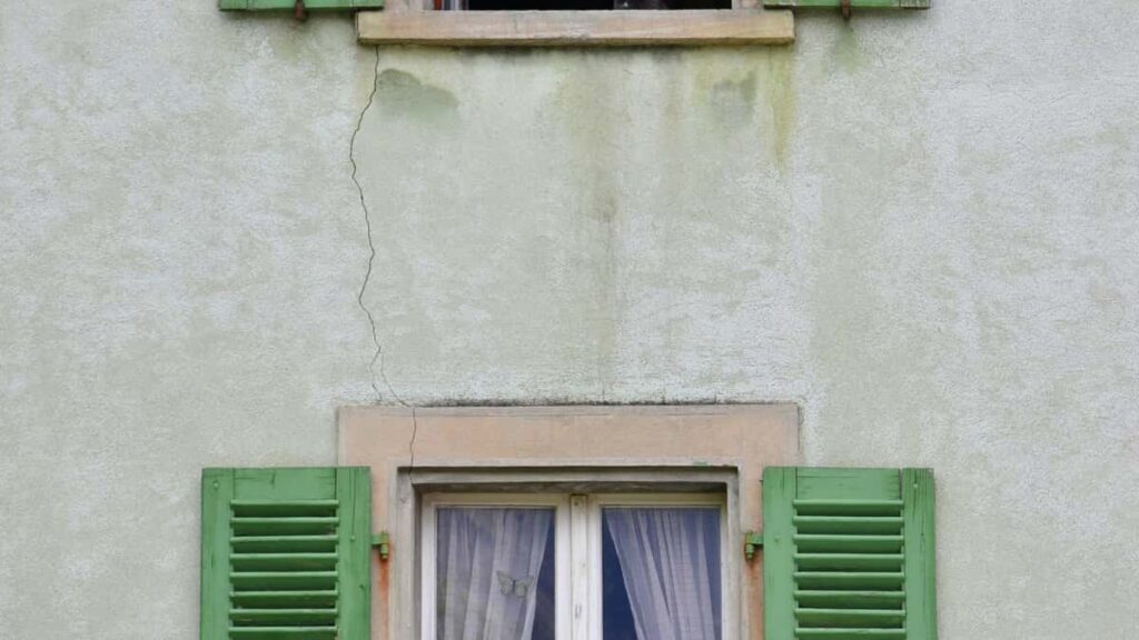 Praktisk guide for svenska annonsorer: hur du hittar och samarbetar med tanzaniska Redditskapare for virala videor, med taktik, riskbedomning och outreachmallar.