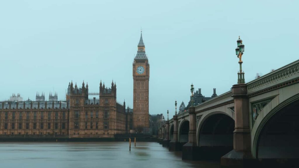 Praktisk guide for svenska creators som vill na Luxemburgs varumarken pa Facebook och fa till live brand demos steg-for-steg outreach, pitchmallar, targeting och bra verktyg.