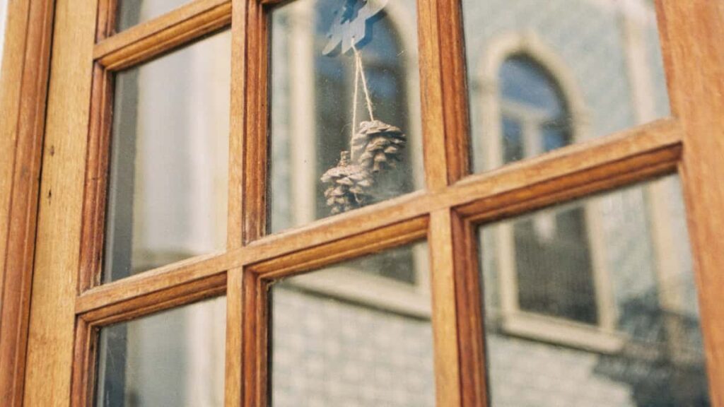 Praktisk guide for svenska kreatorer som vill na Bahrainbaserade saljare pa eBay och sakra UGCjobb steg for steg, verktyg och realistiska taktiker.