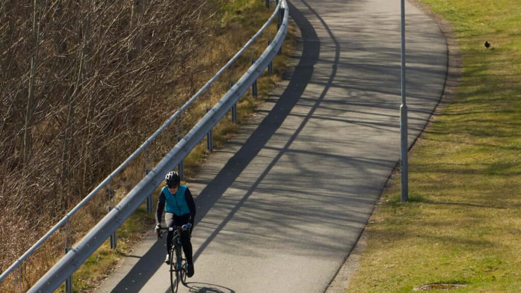 Praktisk guide for svenska kreatorer: hur du hittar, pitchar och bygger hype for libanesiska varumarken pa SoundCloud infor lanseringar.