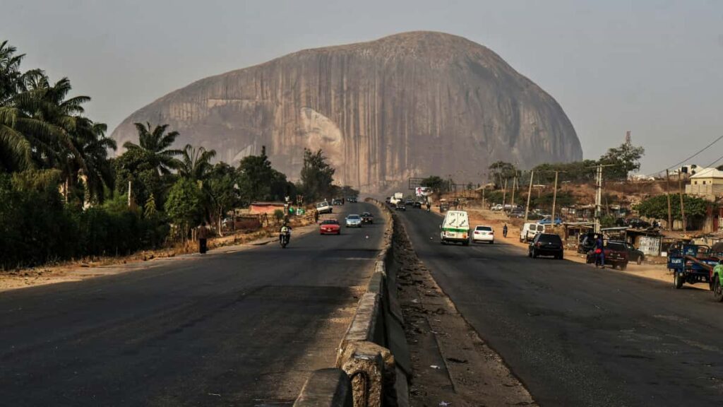 Praktisk guide for svenska annonsorer: hur du hittar och samarbetar med Nepal Lineskapare for att fa nischSaaStrialanvandare, med taktiska steg, kanalval och riskhantering.