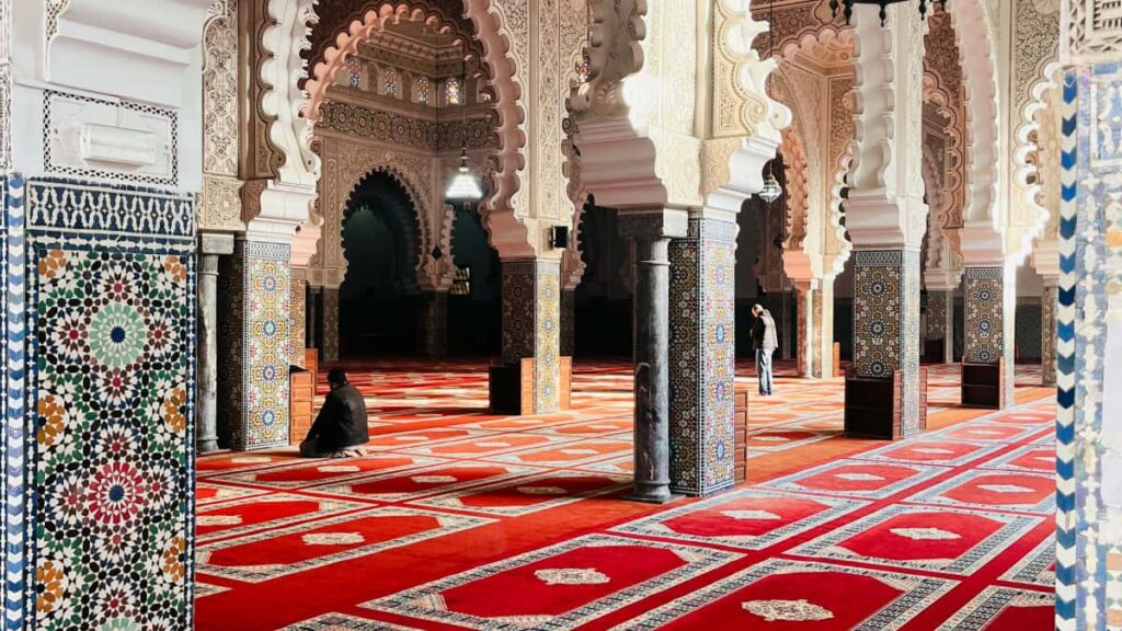 Praktisk guide for svenska annonsorer: hur du hittar iranska TikTokskapare for UGCkampanjer, med taktiska steg, riskhantering och verktyg.