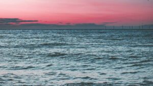 Praktisk guide for svenska creators: hur du pitchar emerging-artister pa SoundCloud till finska varumarken, med taktik, mallar och lokal insikt.