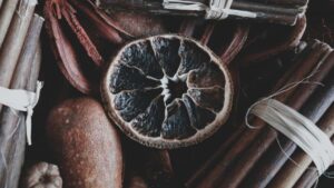 Praktisk guide for svenska creators: hur du nar amerikanska varumarken pa Threads, pitchar tips och anvander sponsrade verktyg smart och compliant.